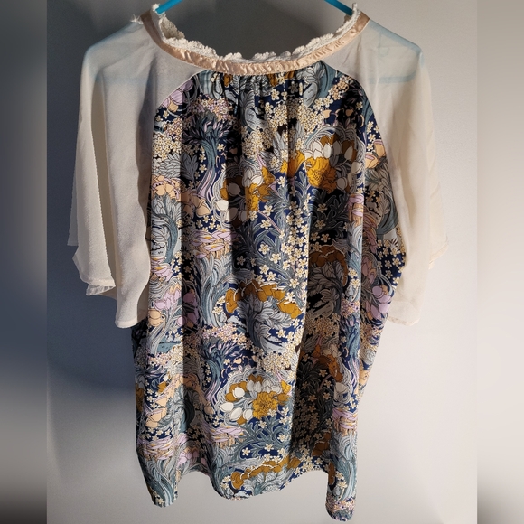 Sue-Marri Japanese Plus-size 2-Piece Shirt and Shorts set - Picture 2 of 10